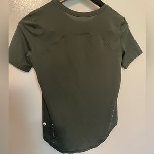 Lululemon Lightweight Stretch Running
Short Sleeve Shirt - Size 4 Olive Green